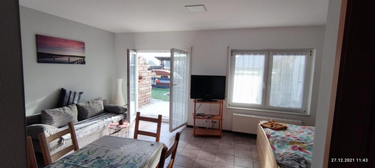 Pension Und Ferienwohnung Walther シュトルコウ エクステリア 写真